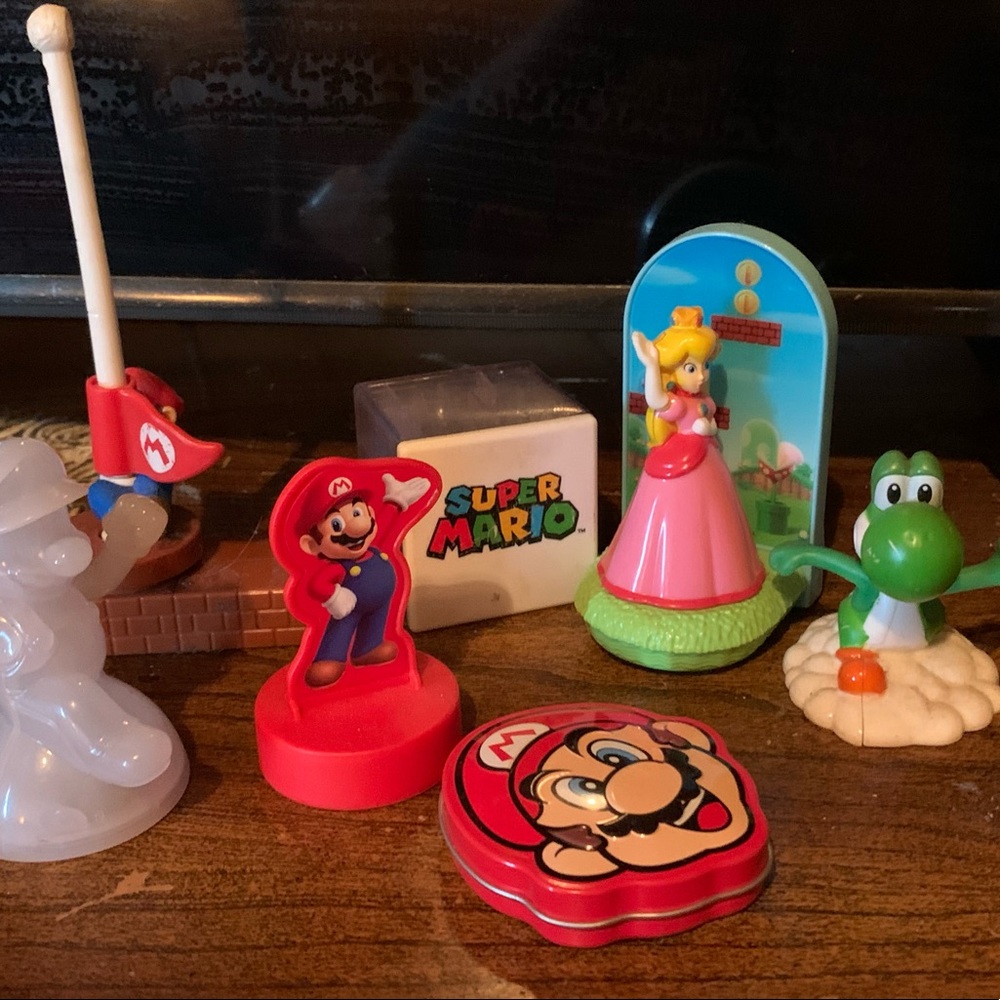 7 piece Mario memorabilia collection